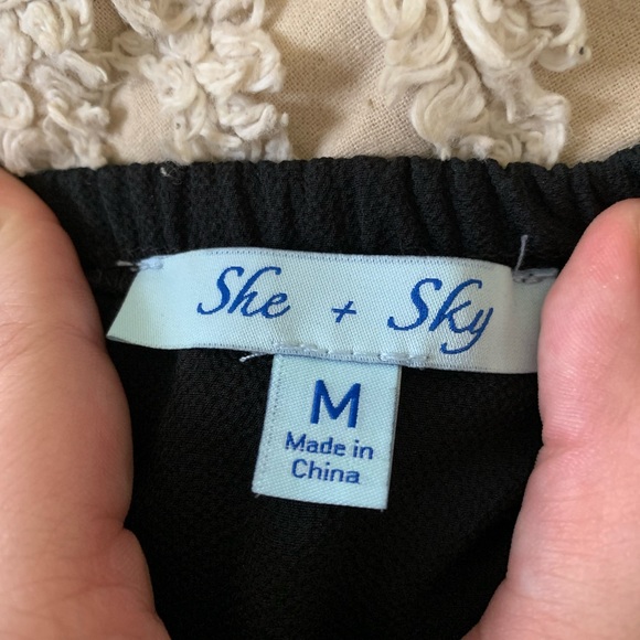 She + Sky Off the Shoulder Cropped Blouse - Picture 2 of 2